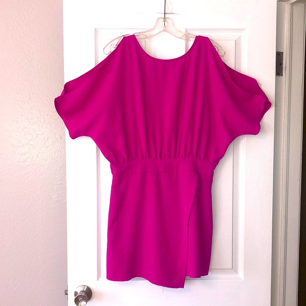 Flash sale! ♥️Fuschia skort romper with so much detail!